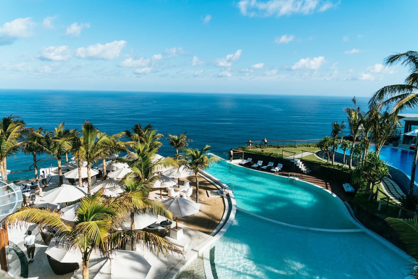 Luxury Beachfront Resort & Pool Lounge